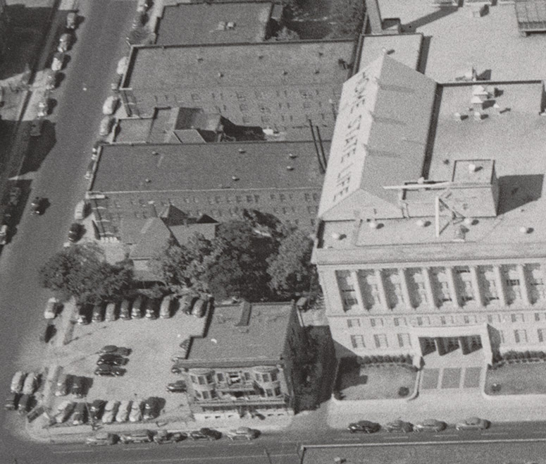 Another view of the tree visible among others in a home’s backyard. The street to the left of the frame – northwest fifth – is now the Memorial’s Reflecting Pool.